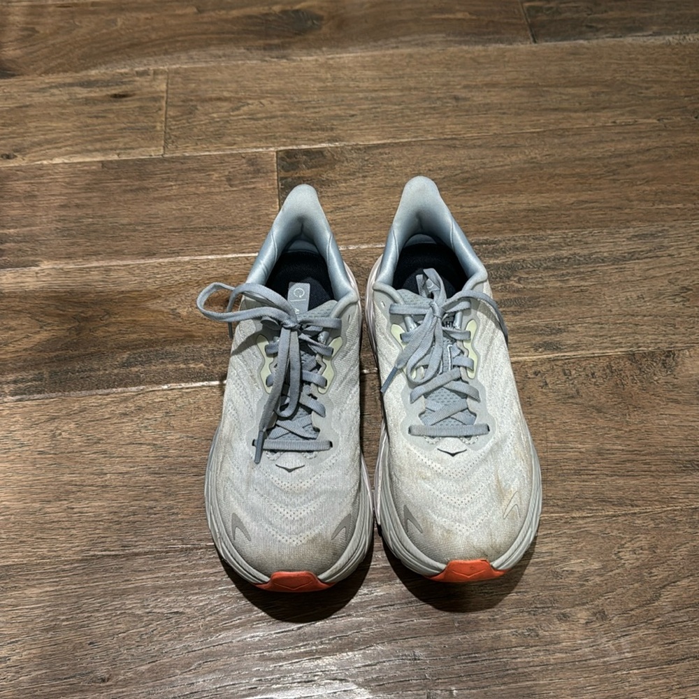 Hoka Arahi 6